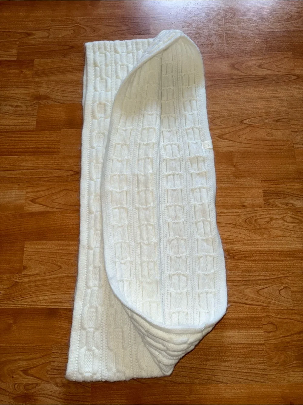 Calvin Klein White Ivory Knitted Infinity Scarf Cozy Warm Wrap 30in x 11.5in